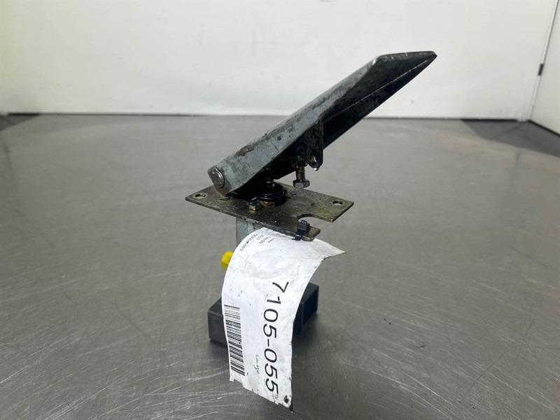 Terex TW150-Atlas 6049419/6047885-Gas pedal - Cabina e interior para Maquinaria de construcción: foto 4 Terex TW150-Atlas 6049419/6047885-Gas pedal - Cabina e interior para Maquinaria de construcción: foto 4