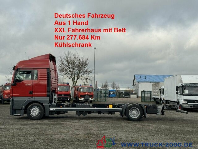 MAN TGX 18.360 BDF XL Haus Bett Standheizung 277TKM - Camión portacontenedore/ Intercambiable: foto 1 MAN TGX 18.360 BDF XL Haus Bett Standheizung 277TKM - Camión portacontenedore/ Intercambiable: foto 1