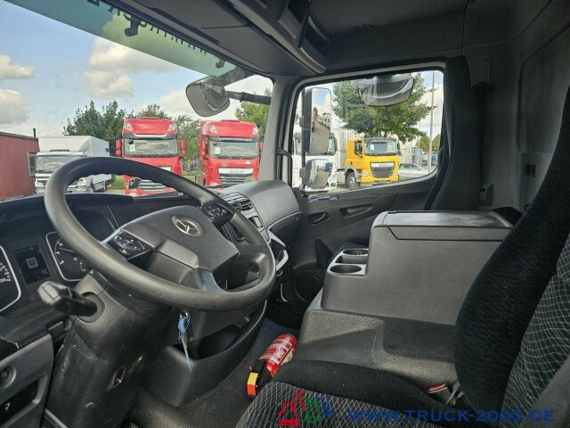 Mercedes-Benz Atego 1221 Koffer Ladebordwand 1.5t. seitl. Tür - Camión caja cerrada: foto 4 Mercedes-Benz Atego 1221 Koffer Ladebordwand 1.5t. seitl. Tür - Camión caja cerrada: foto 4