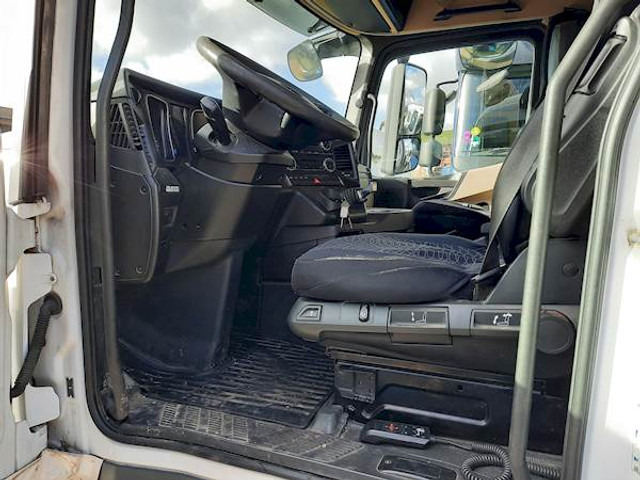 Foto del interior 1: Camión portacontenedore/ Intercambiable Mercedes-Benz ACTROS 1842