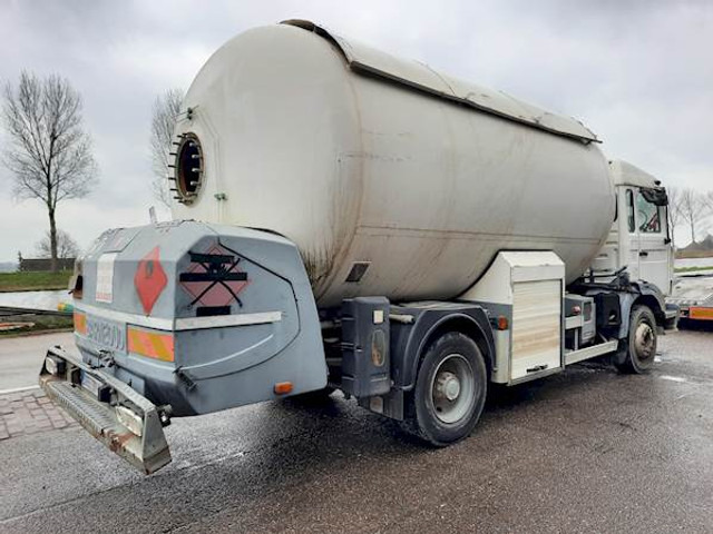 Renault MIDLINER M210 GAS / LPG - Camión cisterna: foto 3 Renault MIDLINER M210 GAS / LPG - Camión cisterna: foto 3