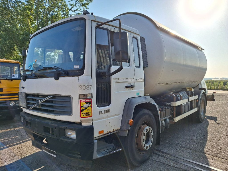 Volvo FL 250 GAS / LPG - Camión cisterna: foto 1 Volvo FL 250 GAS / LPG - Camión cisterna: foto 1
