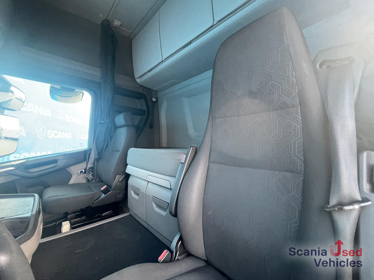 SCANIA R 450 A4x2NA DIFF-L RETARDER ADR-FL PARK AIRCO - Cabeza tractora: foto 5 SCANIA R 450 A4x2NA DIFF-L RETARDER ADR-FL PARK AIRCO - Cabeza tractora: foto 5