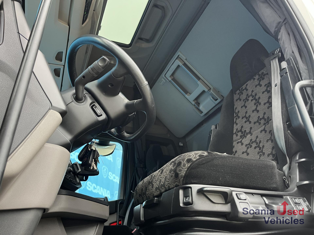 SCANIA R 450 A4x2NA LED NAVI SMART 2 - Cabeza tractora: foto 2 SCANIA R 450 A4x2NA LED NAVI SMART 2 - Cabeza tractora: foto 2