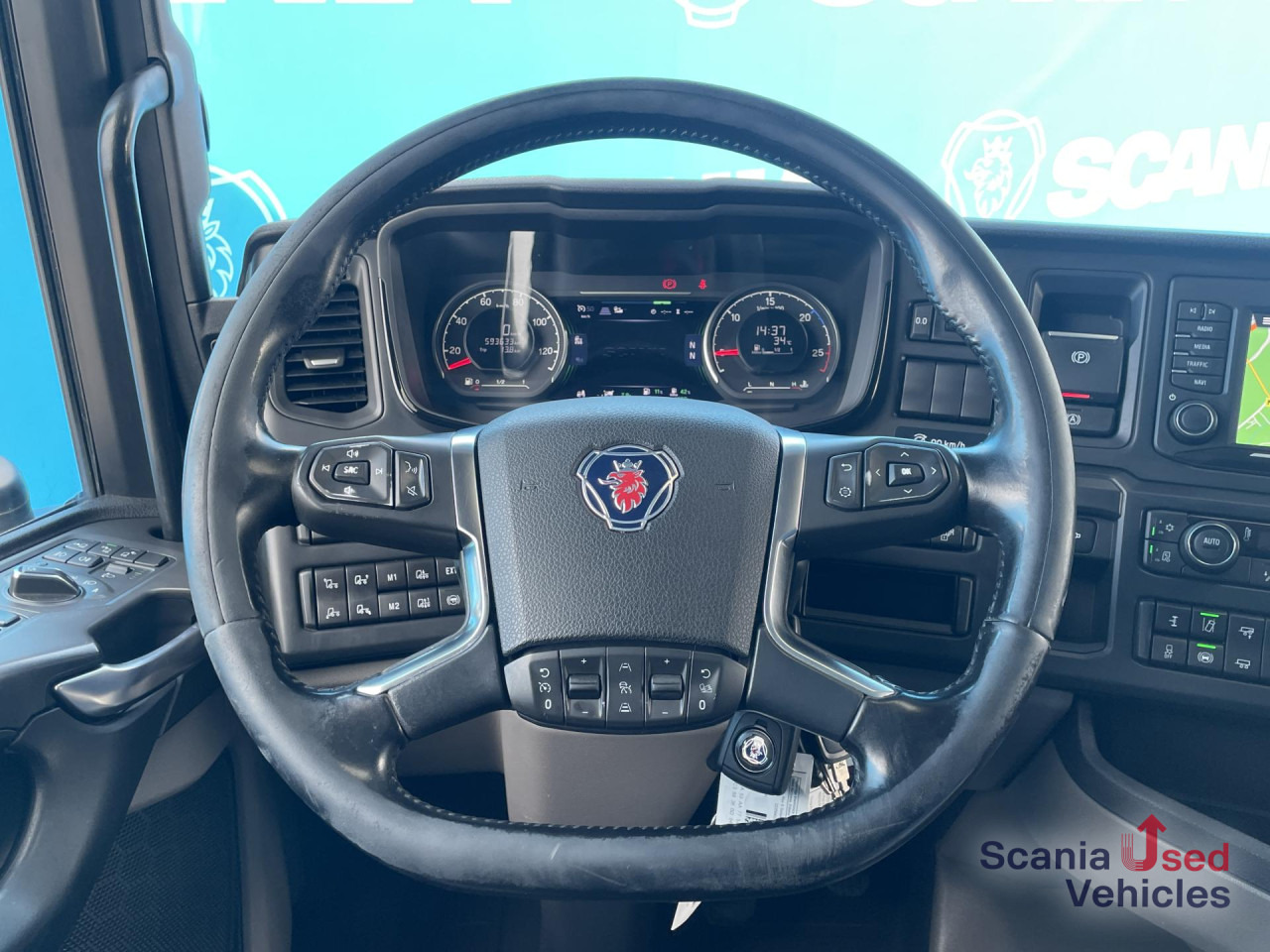 Cabeza tractora SCANIA R 450 A4x2NB DIFF-L RETARDER FULL AIR 8T LEATHER: foto 7