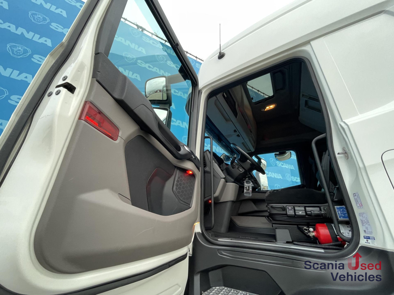 SCANIA R 450 A4x2NB RETARDER DIFF-L FULL AIR HYDRO 8T - Cabeza tractora: foto 4 SCANIA R 450 A4x2NB RETARDER DIFF-L FULL AIR HYDRO 8T - Cabeza tractora: foto 4