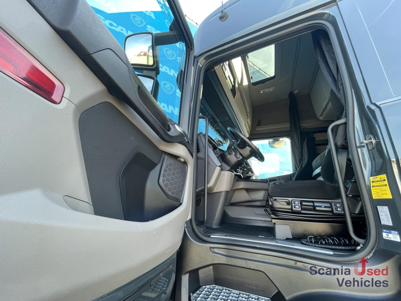 SCANIA R 460 A4x2EB RETARDER MEGA VOLUME P-AIRCO SUPER - Cabeza tractora: foto 2 SCANIA R 460 A4x2EB RETARDER MEGA VOLUME P-AIRCO SUPER - Cabeza tractora: foto 2