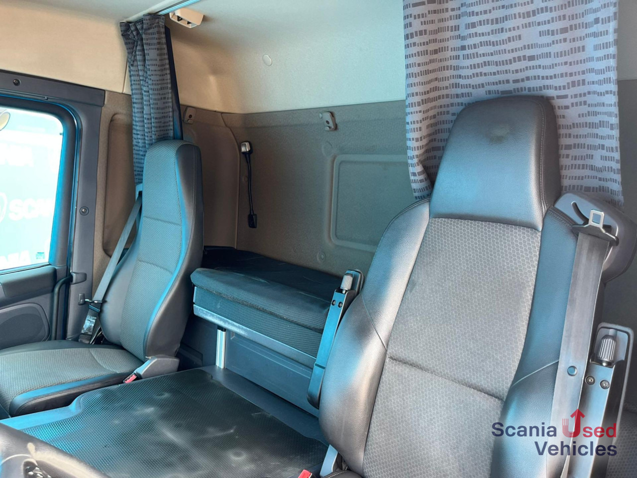 SCANIA P 250 DB4x2MNA AIRCO TAILLIFT 1.5T BOX 675X250X235 - Camión caja cerrada: foto 4 SCANIA P 250 DB4x2MNA AIRCO TAILLIFT 1.5T BOX 675X250X235 - Camión caja cerrada: foto 4