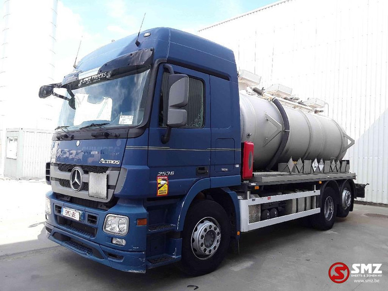 Mercedes-Benz Actros 2536 12400 l chemie tank - Camión cisterna: foto 3 Mercedes-Benz Actros 2536 12400 l chemie tank - Camión cisterna: foto 3