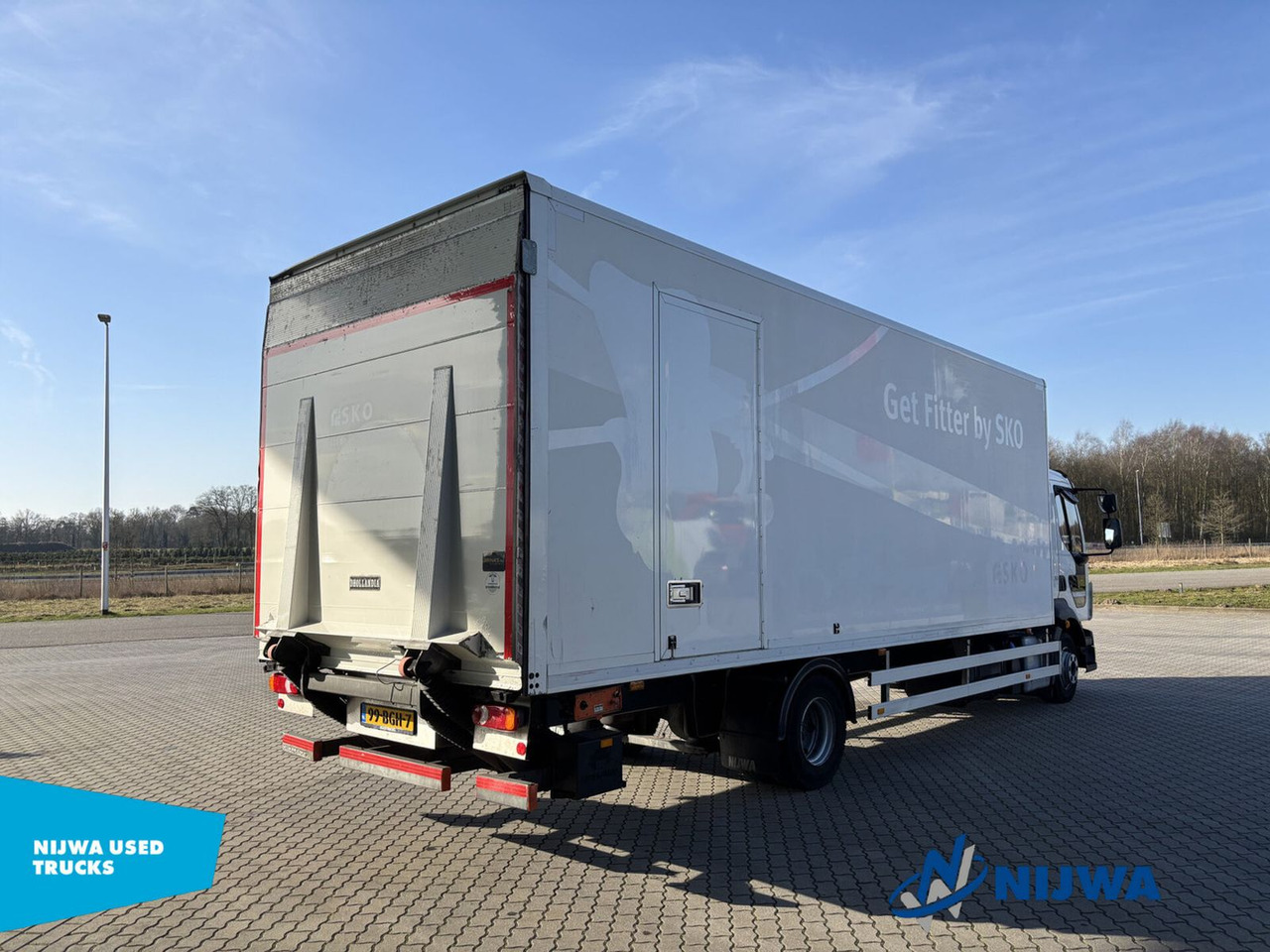 Volvo FL 210 4x2 Laadklep + Zijdeur - Camión caja cerrada: foto 3 Volvo FL 210 4x2 Laadklep + Zijdeur - Camión caja cerrada: foto 3