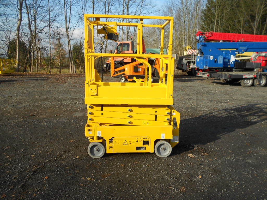 Camión con plataforma elevadora Genie GS 1330, Scherenarbeitsbühne Genie 5,9 m: foto 17 Camión con plataforma elevadora Genie GS 1330, Scherenarbeitsbühne Genie 5,9 m: foto 17