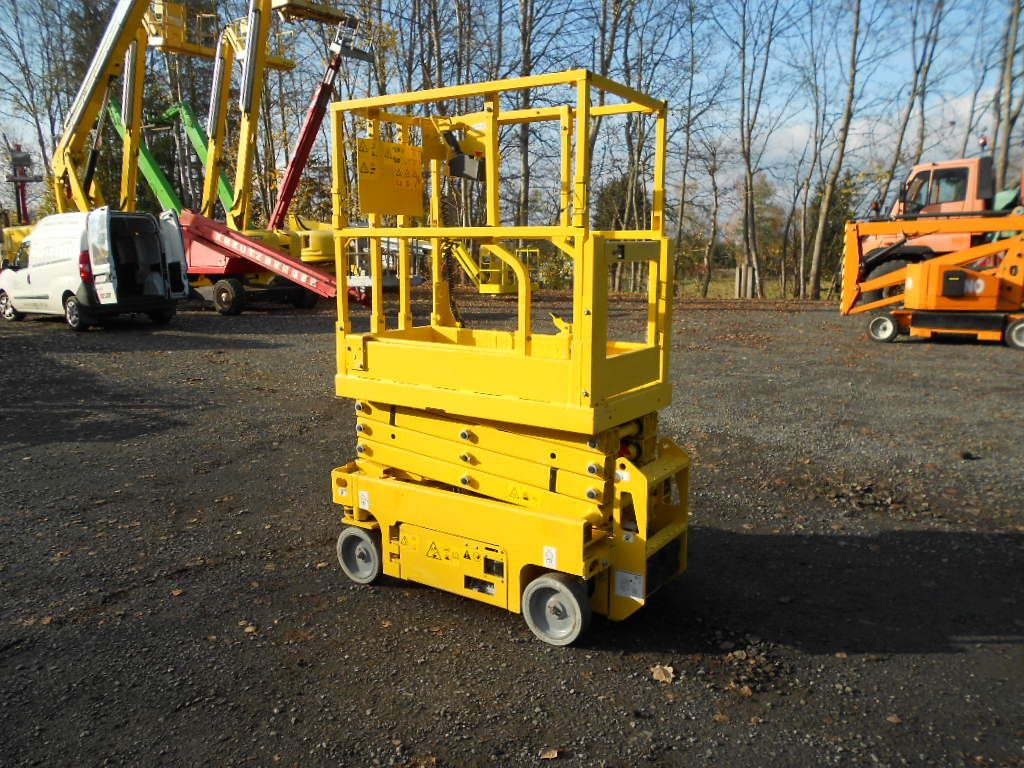 Camión con plataforma elevadora Genie GS 1330, Scherenarbeitsbühne Genie 5,9 m: foto 16 Camión con plataforma elevadora Genie GS 1330, Scherenarbeitsbühne Genie 5,9 m: foto 16