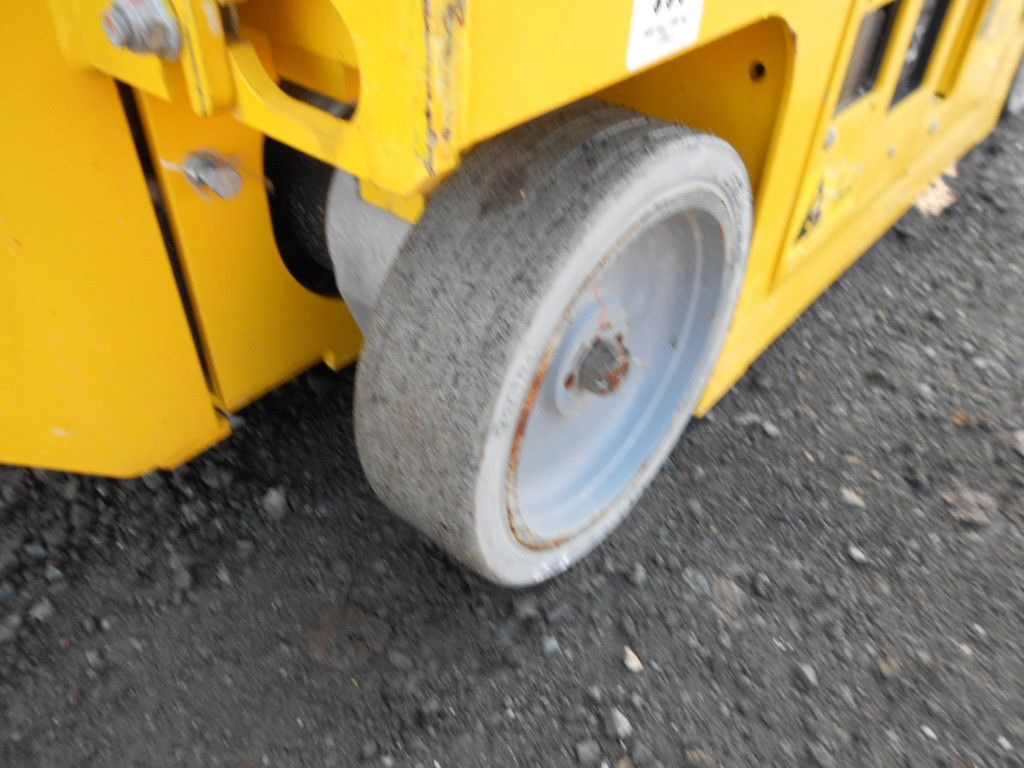 Camión con plataforma elevadora Genie GS 1330, Scherenarbeitsbühne Genie 5,9 m: foto 10 Camión con plataforma elevadora Genie GS 1330, Scherenarbeitsbühne Genie 5,9 m: foto 10