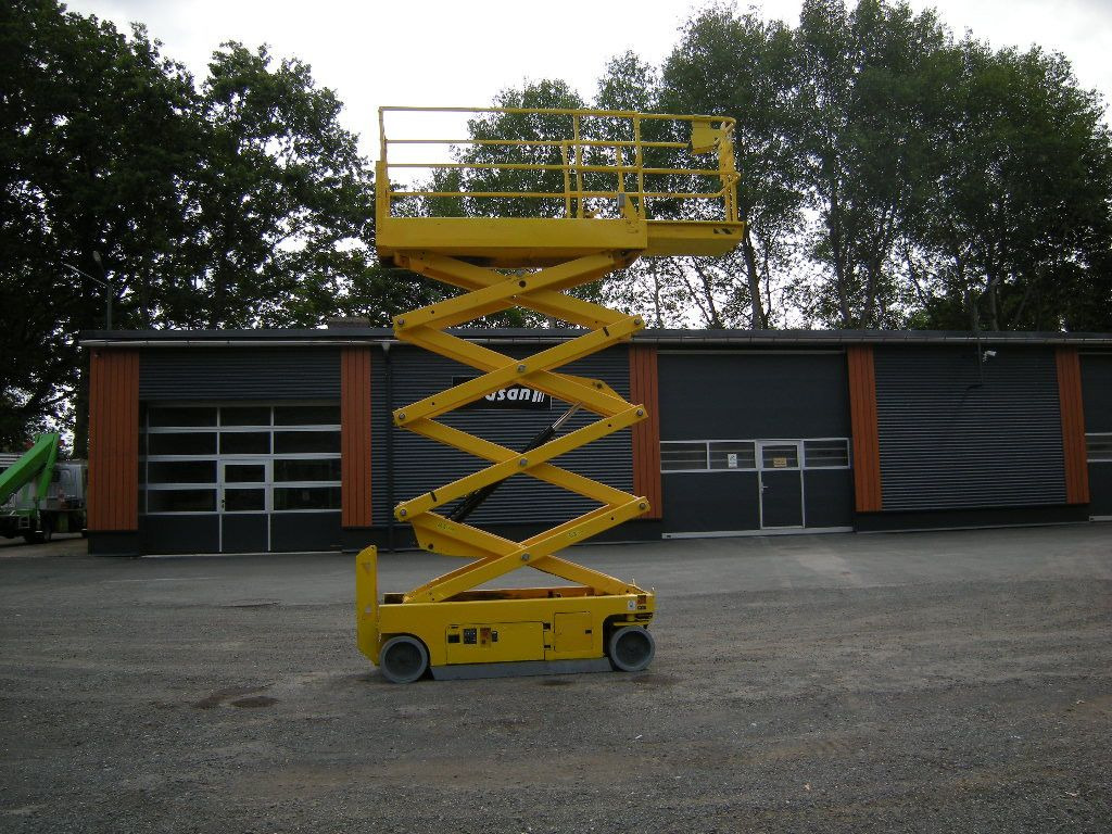 Genie GS 2632, Scherenarbeitsbühne Genie 10 m - Camión con plataforma elevadora: foto 1 Genie GS 2632, Scherenarbeitsbühne Genie 10 m - Camión con plataforma elevadora: foto 1