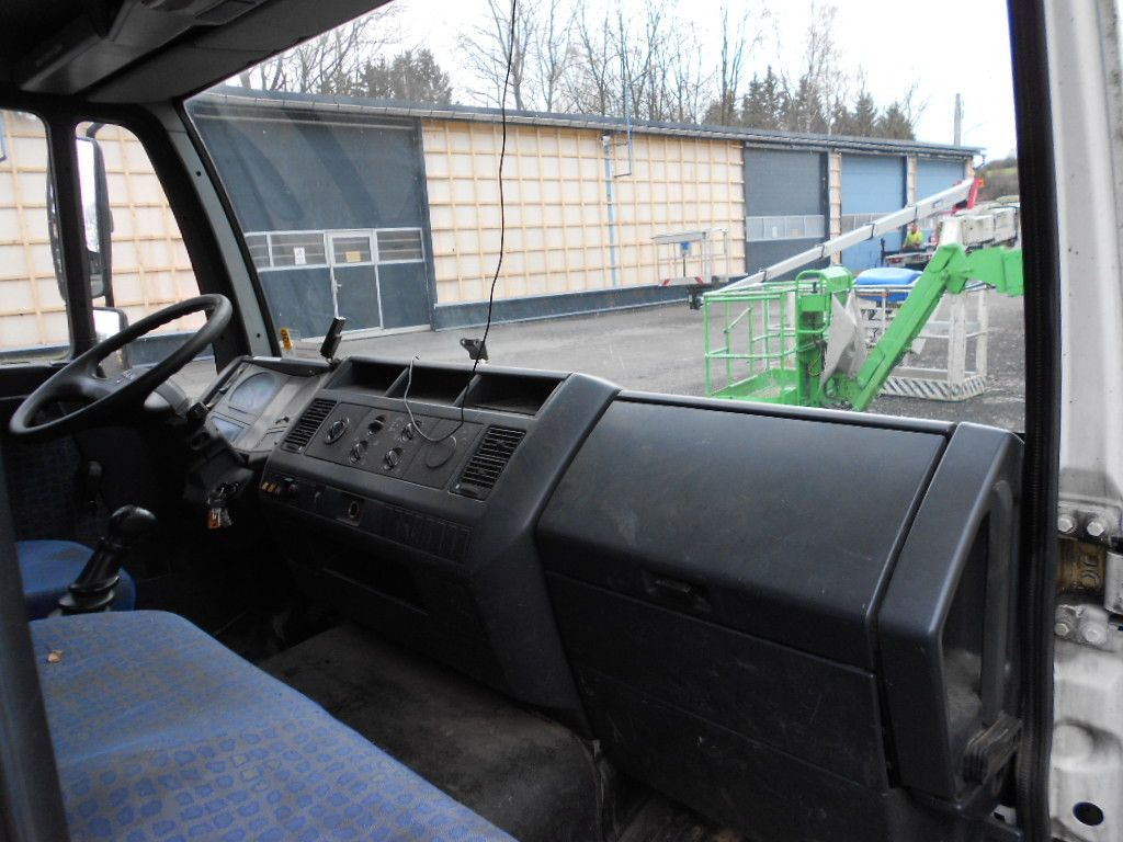 Foto del interior 1: Camión volquete, Camión grúa MAN MAN LE8.150 mit Palfinger PKG7001 MAN LE8.150 mit Palfinger PKG7001