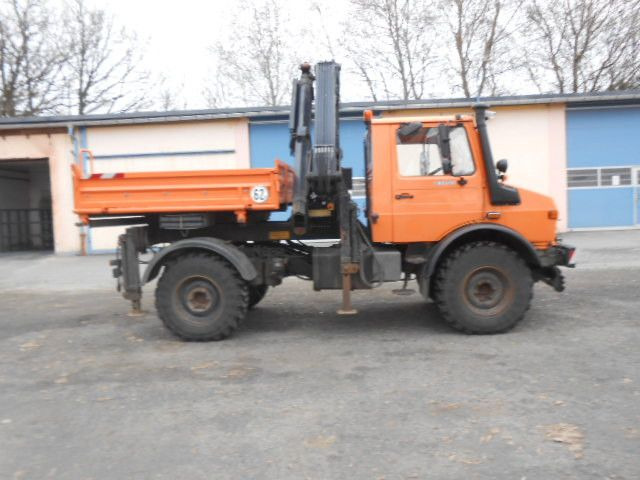 Unimog U1450 427/11 mit Kran - Camión volquete, Camión grúa: foto 3 Unimog U1450 427/11 mit Kran - Camión volquete, Camión grúa: foto 3