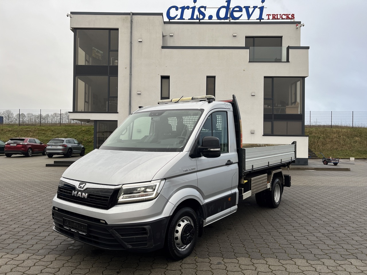 MAN TGE 3.180 4x2 Zwillingsbereift - Furgoneta basculante: foto 1 MAN TGE 3.180 4x2 Zwillingsbereift - Furgoneta basculante: foto 1