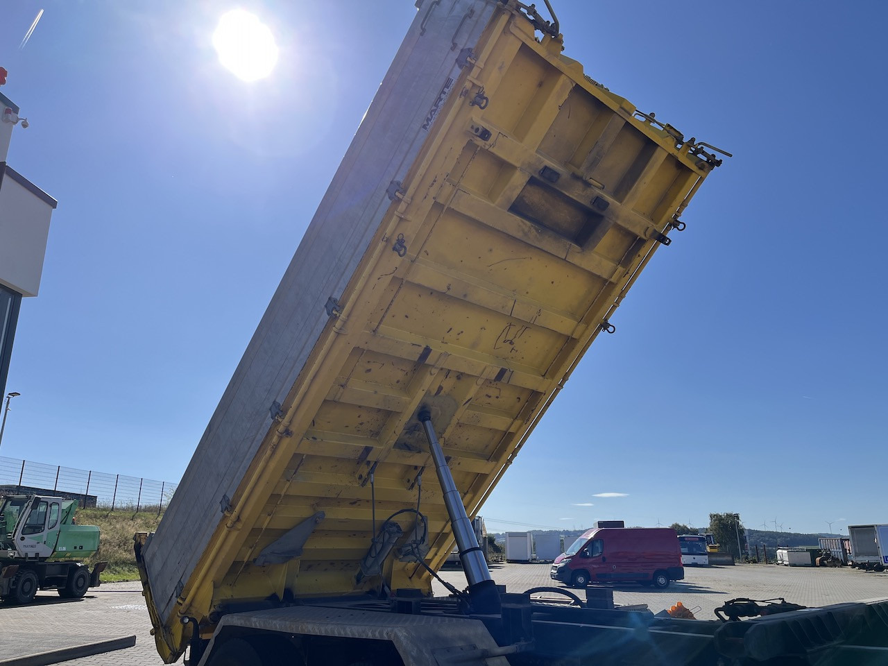 MAN TGS 28.480 6x4 4x4 Dreiseitenkipper Liftachse - Camión volquete: foto 2 MAN TGS 28.480 6x4 4x4 Dreiseitenkipper Liftachse - Camión volquete: foto 2