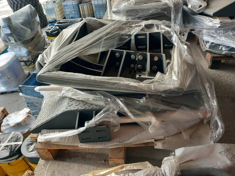 Komatsu PW158-11 MUDGUARDS - Implemento para Maquinaria de construcción: foto 3 Komatsu PW158-11 MUDGUARDS - Implemento para Maquinaria de construcción: foto 3