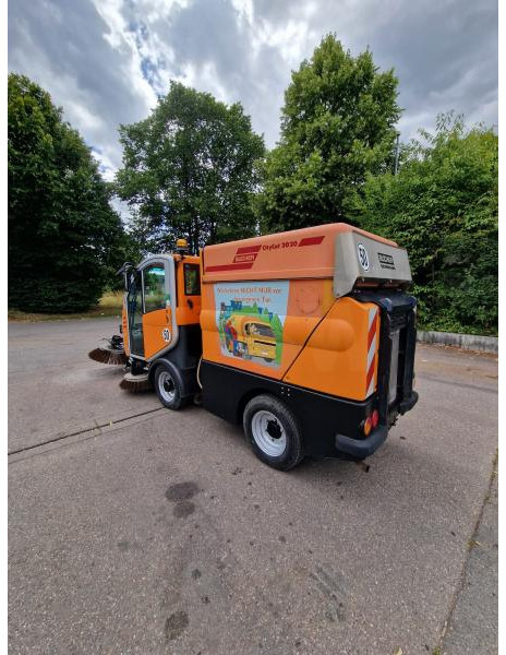 Bucher Kehrmaschine BUCHER-GUYER Kehrmaschine EG 4.500 kg Diesel Topzustand - Barredora industrial: foto 5 Bucher Kehrmaschine BUCHER-GUYER Kehrmaschine EG 4.500 kg Diesel Topzustand - Barredora industrial: foto 5