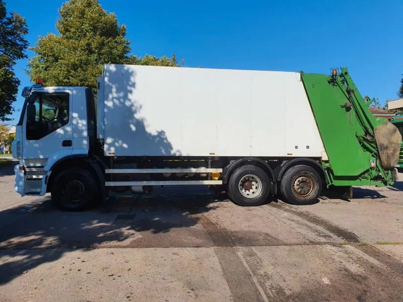Iveco 260S 42 WAAGE 5 m³ Zöller Medium XXL 24 Umleerer - Camión de basura: foto 4 Iveco 260S 42 WAAGE 5 m³ Zöller Medium XXL 24 Umleerer - Camión de basura: foto 4