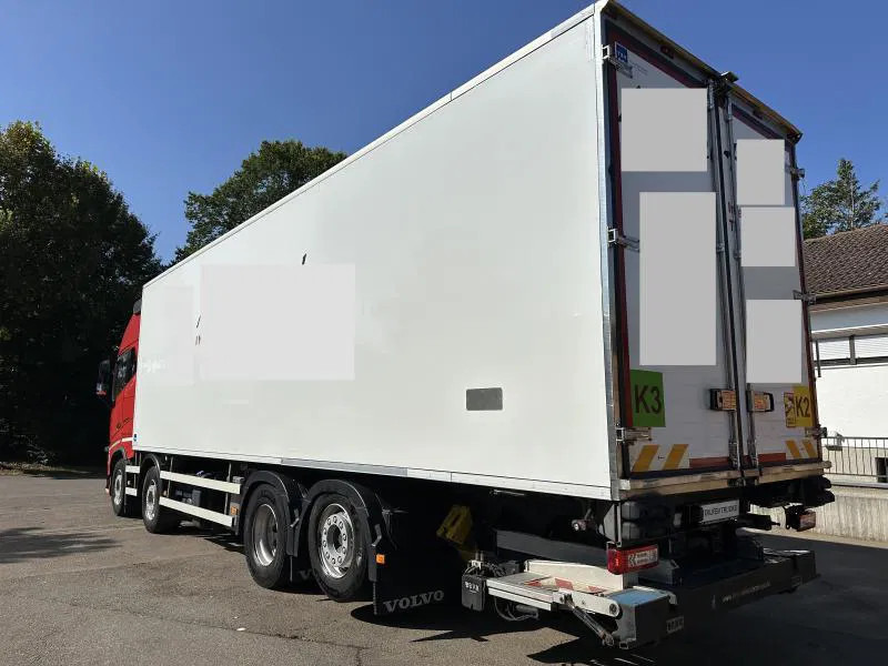Volvo FH 16 550XL*8x2*Tief Kühlkoffer*ThermoKing*LBW - Camión frigorífico: foto 3 Volvo FH 16 550XL*8x2*Tief Kühlkoffer*ThermoKing*LBW - Camión frigorífico: foto 3