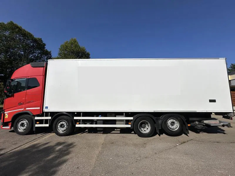Volvo FH 16 550XL*8x2*Tief Kühlkoffer*ThermoKing*LBW - Camión frigorífico: foto 2 Volvo FH 16 550XL*8x2*Tief Kühlkoffer*ThermoKing*LBW - Camión frigorífico: foto 2