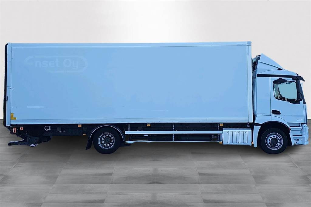 Mercedes-Benz ACTROS 5 1832 LNR 4x2 8,5n Fokor Ksa-umpikori - Camión caja cerrada: foto 4 Mercedes-Benz ACTROS 5 1832 LNR 4x2 8,5n Fokor Ksa-umpikori - Camión caja cerrada: foto 4
