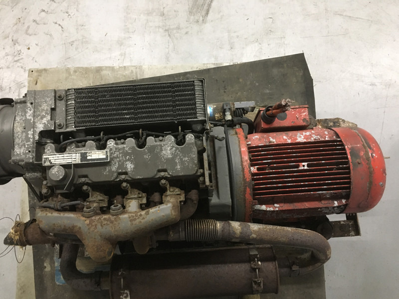 Deutz BF4L1011F FOR PARTS - Maquinaria de construcción: foto 4 Deutz BF4L1011F FOR PARTS - Maquinaria de construcción: foto 4
