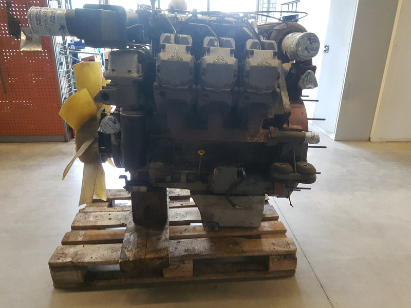 Deutz BF6M1015C USED - Maquinaria de construcción: foto 2 Deutz BF6M1015C USED - Maquinaria de construcción: foto 2