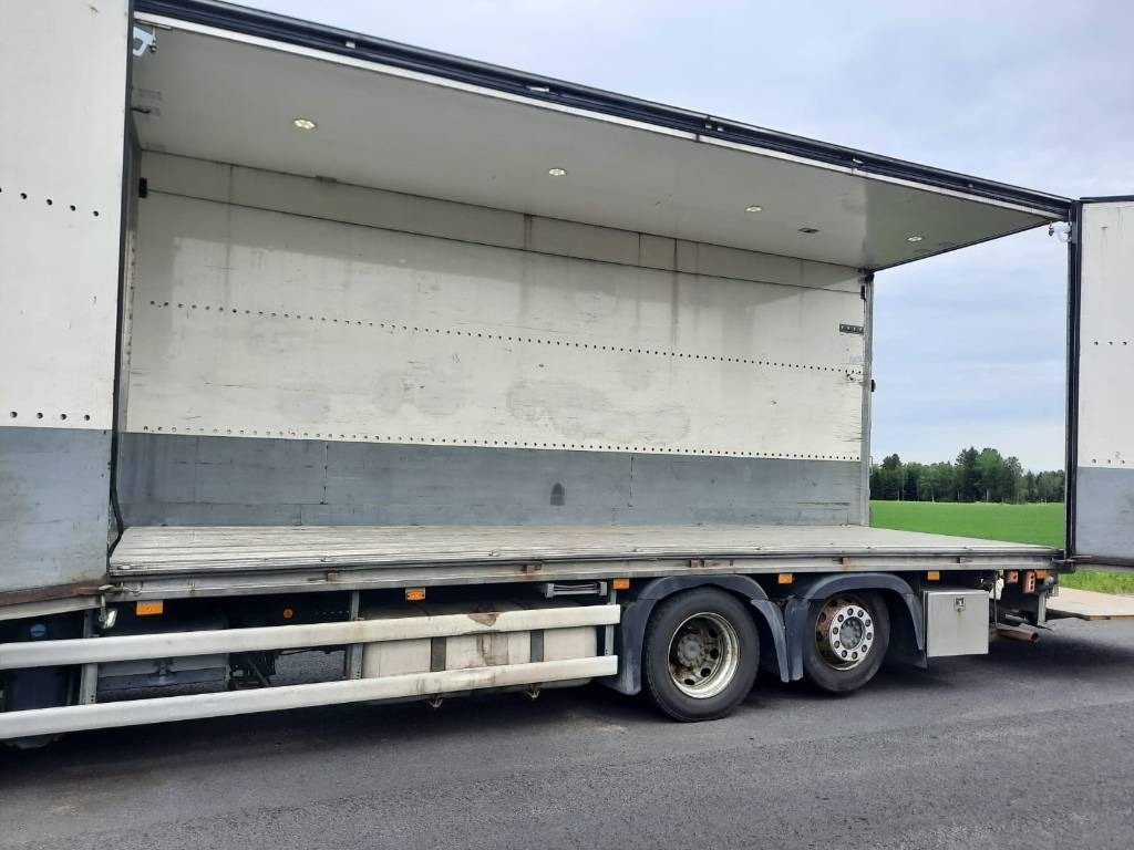 Mercedes-Benz Actros 2551 - Camión caja cerrada: foto 5 Mercedes-Benz Actros 2551 - Camión caja cerrada: foto 5