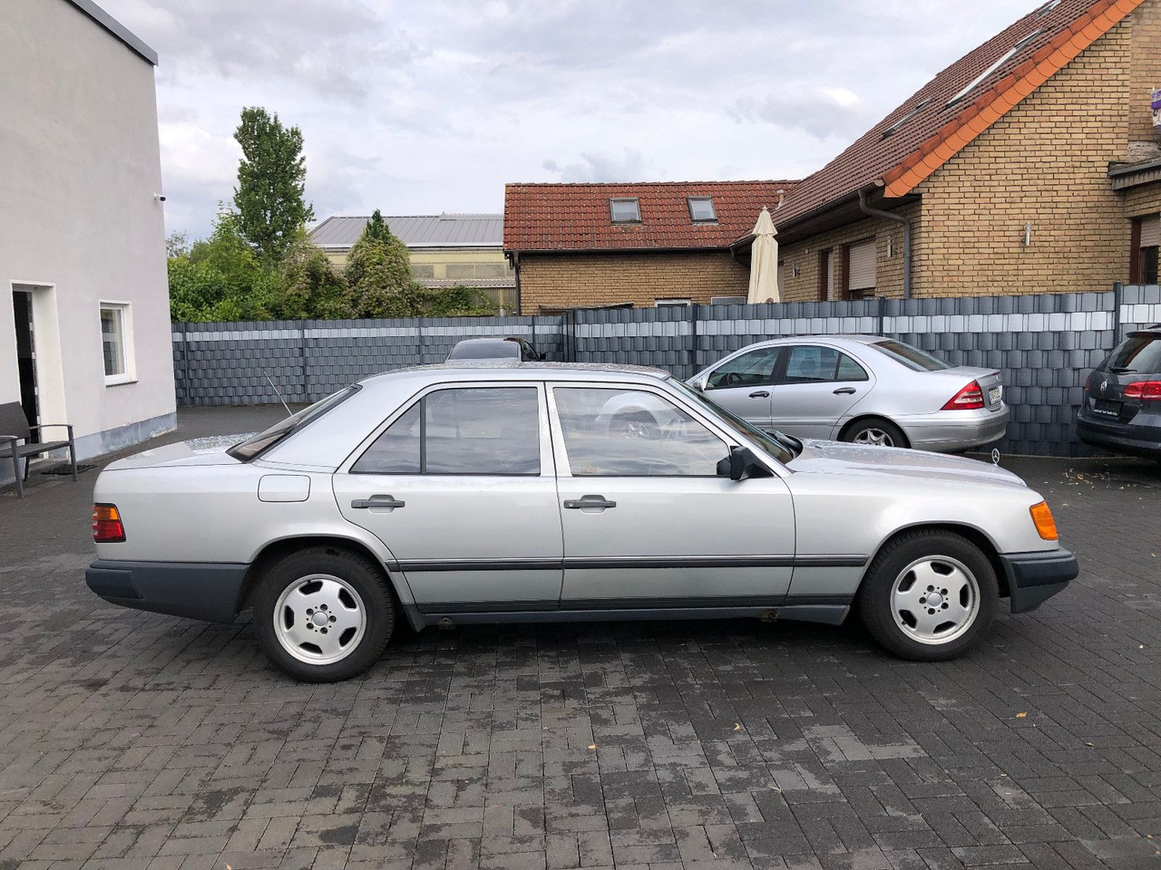 Sedan Mercedes-Benz W124 E 260: foto 6