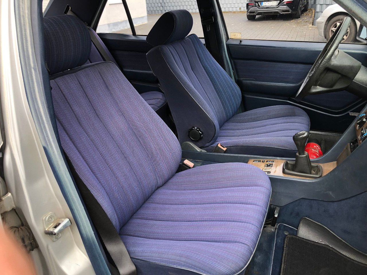 Sedan Mercedes-Benz W124 E 260: foto 22