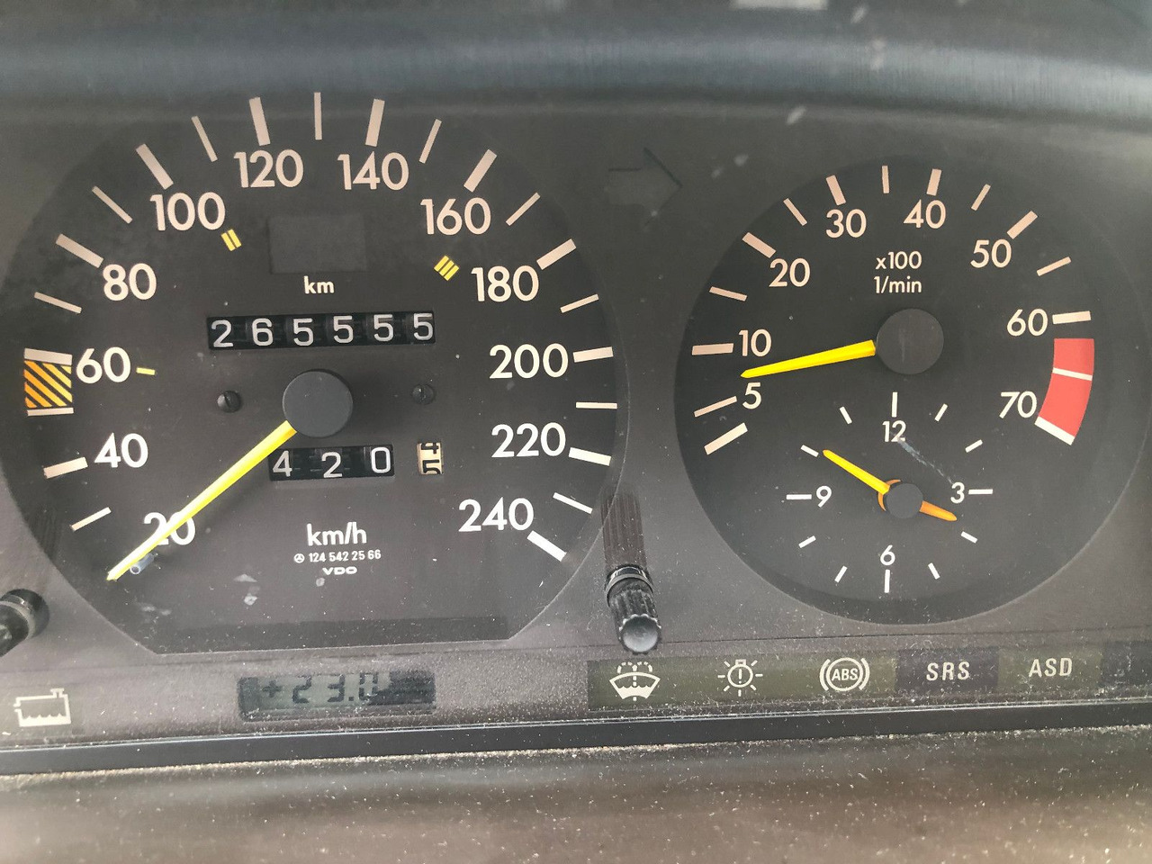 Sedan Mercedes-Benz W124 E 260: foto 16