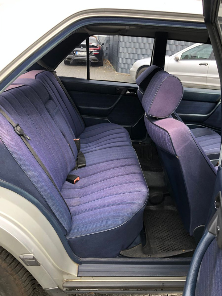 Sedan Mercedes-Benz W124 E 260: foto 20