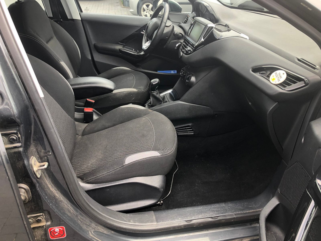 Sedan Peugeot 208 Active: foto 13