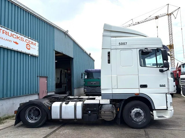 DAF XF 105.460 SPACECAB (4 IDENTICAL UNITS AVAILBLE) (ZF16 MANUAL GEARBOX / MX-BRAKE / 870+430 LITER TANK / FRIDGE / AIRCONDITIONING - Cabeza tractora: foto 4 DAF XF 105.460 SPACECAB (4 IDENTICAL UNITS AVAILBLE) (ZF16 MANUAL GEARBOX / MX-BRAKE / 870+430 LITER TANK / FRIDGE / AIRCONDITIONING - Cabeza tractora: foto 4