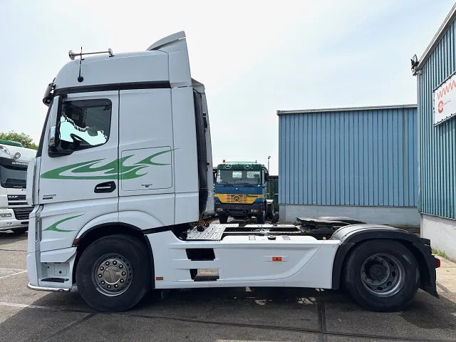 Mercedes-Benz Actros 1845 LS BIGSPACE (RETARDER / EURO 5 / TELLIGENT GEARBOX / FULL SPOILERSET / 2x DIESELTANK / AIRCONDITIONING) - Cabeza tractora: foto 5 Mercedes-Benz Actros 1845 LS BIGSPACE (RETARDER / EURO 5 / TELLIGENT GEARBOX / FULL SPOILERSET / 2x DIESELTANK / AIRCONDITIONING) - Cabeza tractora: foto 5