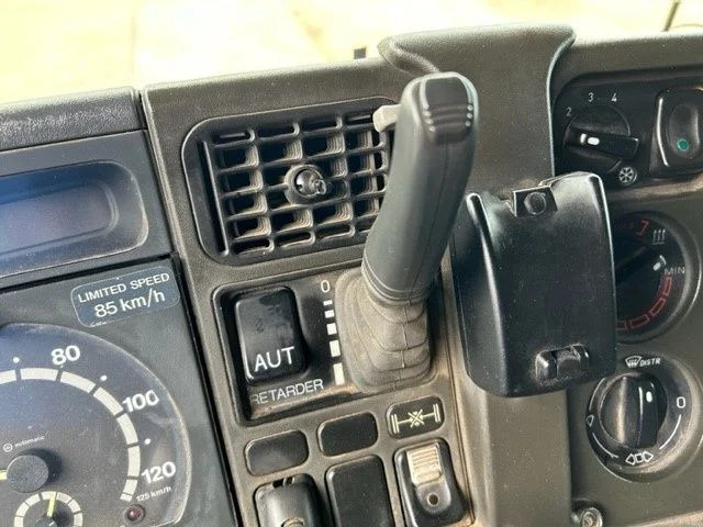 Leasing para Scania R124-400 L 4x2 SLEEPERCAB ADR/VLG (2 FUEL LINES!!) (EURO 2 / 12 GEARS MANUAL GEARBOX / RETARDER / BLOWER / P.T.O. / AIRCONDITION Scania R124-400 L 4x2 SLEEPERCAB ADR/VLG (2 FUEL LINES!!) (EURO 2 / 12 GEARS MANUAL GEARBOX / RETARDER / BLOWER / P.T.O. / AIRCONDITION: foto 7 Leasing para Scania R124-400 L 4x2 SLEEPERCAB ADR/VLG (2 FUEL LINES!!) (EURO 2 / 12 GEARS MANUAL GEARBOX / RETARDER / BLOWER / P.T.O. / AIRCONDITION Scania R124-400 L 4x2 SLEEPERCAB ADR/VLG (2 FUEL LINES!!) (EURO 2 / 12 GEARS MANUAL GEARBOX / RETARDER / BLOWER / P.T.O. / AIRCONDITION: foto 7