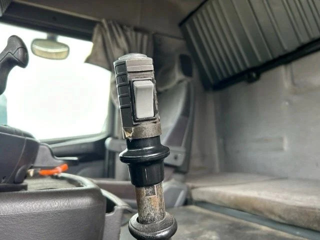 Leasing para Scania R124-400 L 4x2 SLEEPERCAB ADR/VLG (2 FUEL LINES!!) (EURO 2 / 12 GEARS MANUAL GEARBOX / RETARDER / BLOWER / P.T.O. / AIRCONDITION Scania R124-400 L 4x2 SLEEPERCAB ADR/VLG (2 FUEL LINES!!) (EURO 2 / 12 GEARS MANUAL GEARBOX / RETARDER / BLOWER / P.T.O. / AIRCONDITION: foto 6 Leasing para Scania R124-400 L 4x2 SLEEPERCAB ADR/VLG (2 FUEL LINES!!) (EURO 2 / 12 GEARS MANUAL GEARBOX / RETARDER / BLOWER / P.T.O. / AIRCONDITION Scania R124-400 L 4x2 SLEEPERCAB ADR/VLG (2 FUEL LINES!!) (EURO 2 / 12 GEARS MANUAL GEARBOX / RETARDER / BLOWER / P.T.O. / AIRCONDITION: foto 6