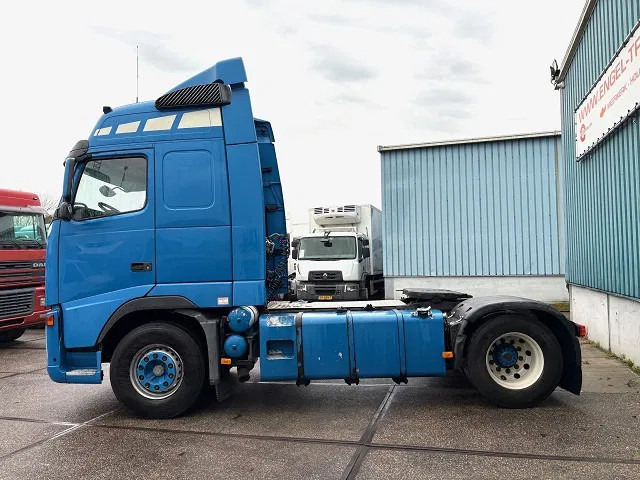 Volvo FH 400 GLOBETROTTER (VIN: 7B446149 / I-SHIFT / ADR-VLG / AIRCONDITIONING / COMPLETE SPOILERSET ON CABIN) - Cabeza tractora: foto 5 Volvo FH 400 GLOBETROTTER (VIN: 7B446149 / I-SHIFT / ADR-VLG / AIRCONDITIONING / COMPLETE SPOILERSET ON CABIN) - Cabeza tractora: foto 5