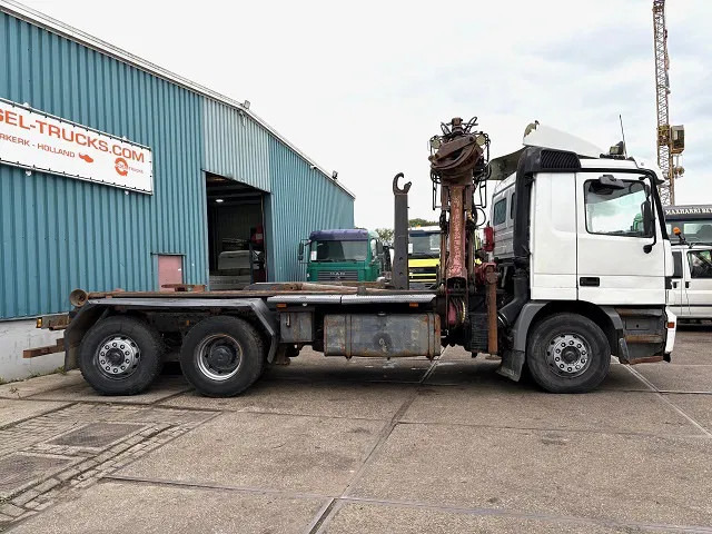 Mercedes-Benz Actros 2540 L 6x2 MP1 WITH V-CRANE & HOOK-ARM SYSTEM (EPS WITH CLUTCH (3 PEDALS) / REDUCTION AXLE / STEEL-/AIR SUSPENSION / P.T. - Camión multibasculante, Camión grúa: foto 4 Mercedes-Benz Actros 2540 L 6x2 MP1 WITH V-CRANE & HOOK-ARM SYSTEM (EPS WITH CLUTCH (3 PEDALS) / REDUCTION AXLE / STEEL-/AIR SUSPENSION / P.T. - Camión multibasculante, Camión grúa: foto 4