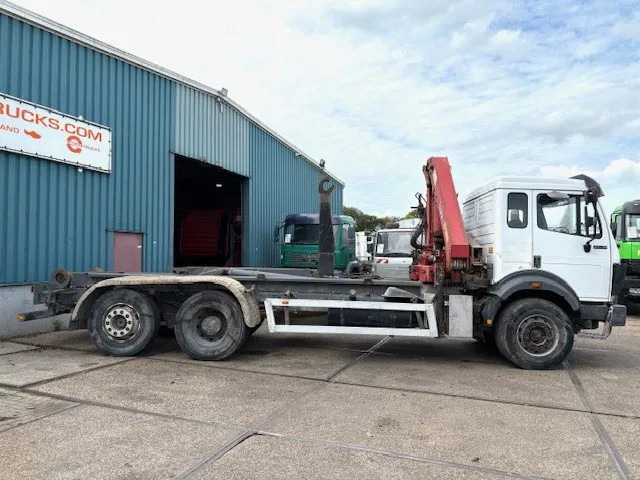 Mercedes-Benz SK 2527 6x2 HOOK-ARM SYSTEM WITH HMF CRANE (V6 ENGINE / ZF MANUAL GEARBOX / REDUCTION AXLE / STEEL SUSPENSION / P.T.O.) - Camión multibasculante, Camión grúa: foto 4 Mercedes-Benz SK 2527 6x2 HOOK-ARM SYSTEM WITH HMF CRANE (V6 ENGINE / ZF MANUAL GEARBOX / REDUCTION AXLE / STEEL SUSPENSION / P.T.O.) - Camión multibasculante, Camión grúa: foto 4