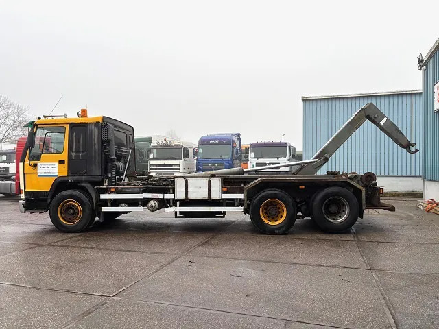 Volvo FL 12.380 6x2 A-RIDE (ORIGINAL DUTCH) HOOK-ARM CONTAINER SYSTEM (FULL STEEL SUSPENSION / REDUCTION AXLE / 10 TIRES / 8.000 KG. F - Camión multibasculante: foto 5 Volvo FL 12.380 6x2 A-RIDE (ORIGINAL DUTCH) HOOK-ARM CONTAINER SYSTEM (FULL STEEL SUSPENSION / REDUCTION AXLE / 10 TIRES / 8.000 KG. F - Camión multibasculante: foto 5