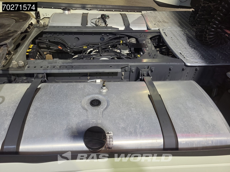 Cabeza tractora DAF XG+ 530 4X2 Retarder 2x Tanks Standklima Leather Alcoa's: foto 13