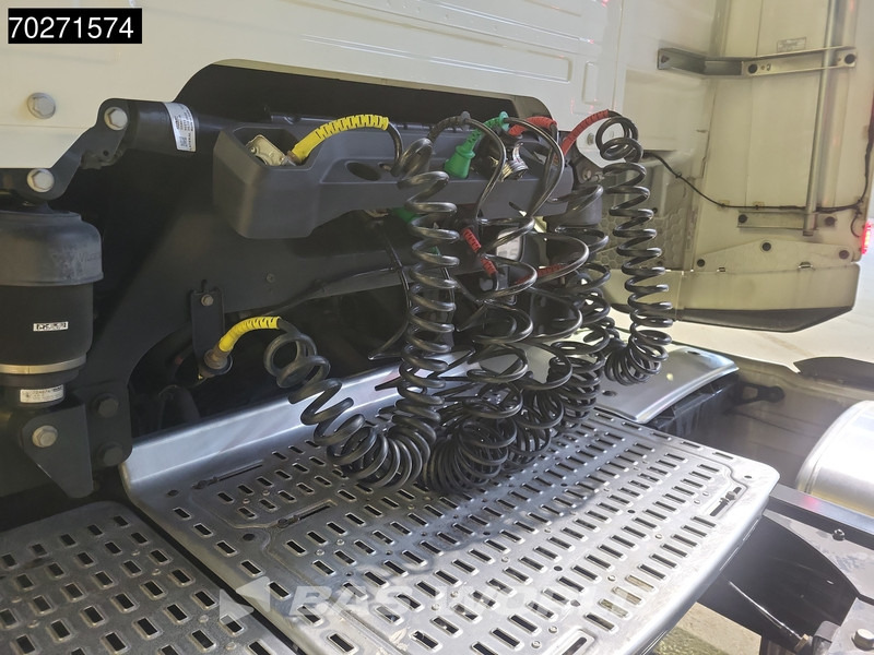 Cabeza tractora DAF XG+ 530 4X2 Retarder 2x Tanks Standklima Leather Alcoa's: foto 11