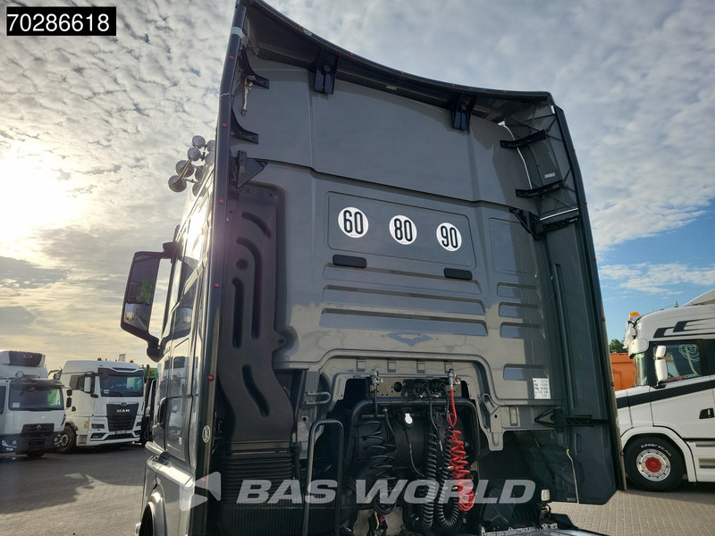 MAN TGX 18.520 4X2 Individual Lion S! GX Retarder Full-Air 2x Tanks Navi LED ACC Euro 6 - Cabeza tractora: foto 3 MAN TGX 18.520 4X2 Individual Lion S! GX Retarder Full-Air 2x Tanks Navi LED ACC Euro 6 - Cabeza tractora: foto 3