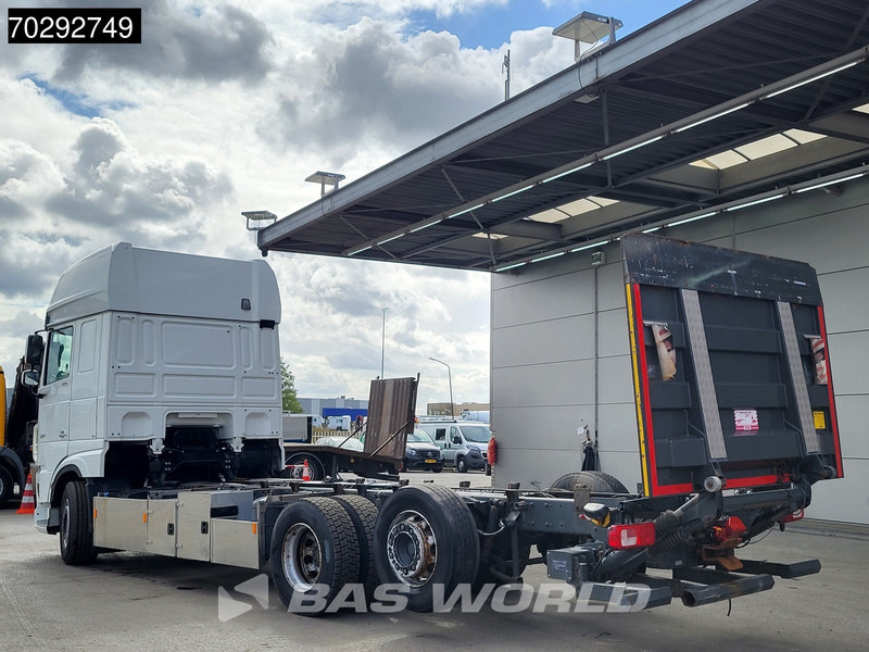 DAF XF 530 XF 6X2 2000kg Ladebordwand Lift+Steering-Axle Navi ACC Euro 6 - Camión chasis: foto 2 DAF XF 530 XF 6X2 2000kg Ladebordwand Lift+Steering-Axle Navi ACC Euro 6 - Camión chasis: foto 2