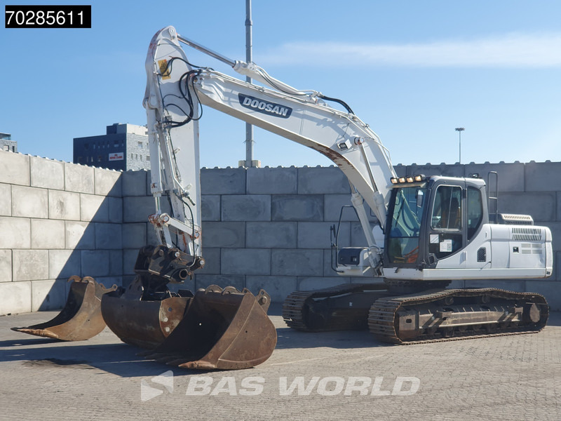 Doosan DX225 LC-3 3 BUCKETS - Excavadora de cadenas: foto 2 Doosan DX225 LC-3 3 BUCKETS - Excavadora de cadenas: foto 2