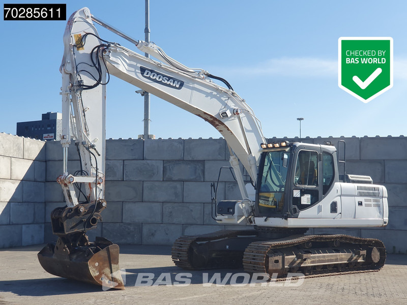 Doosan DX225 LC-3 3 BUCKETS - Excavadora de cadenas: foto 1 Doosan DX225 LC-3 3 BUCKETS - Excavadora de cadenas: foto 1